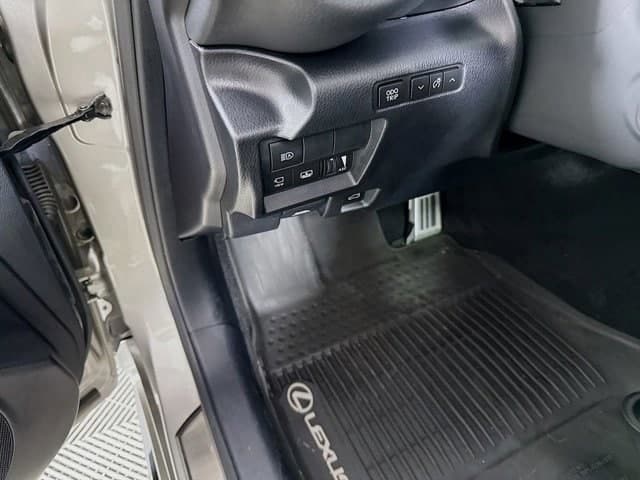 2023 LEXUS IS 350 - Image 9