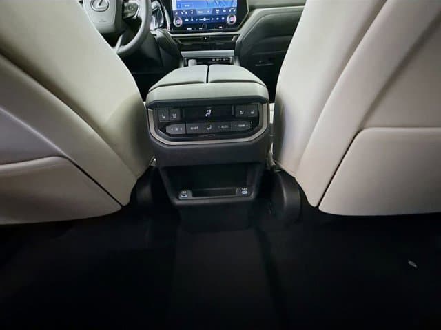 2026 LEXUS TX - Image 18