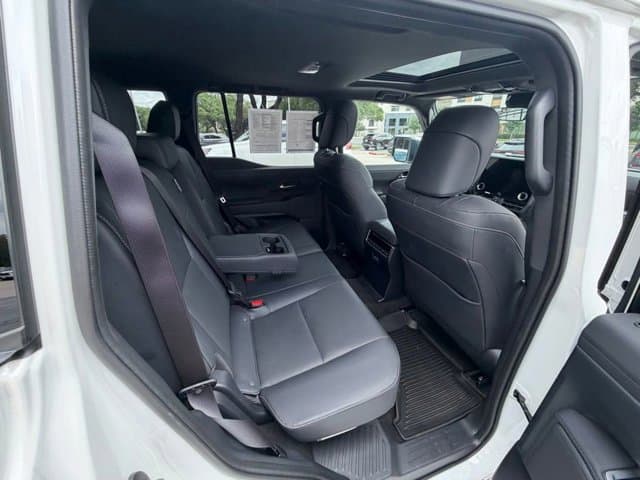 2025 LEXUS GX 550 - Image 11