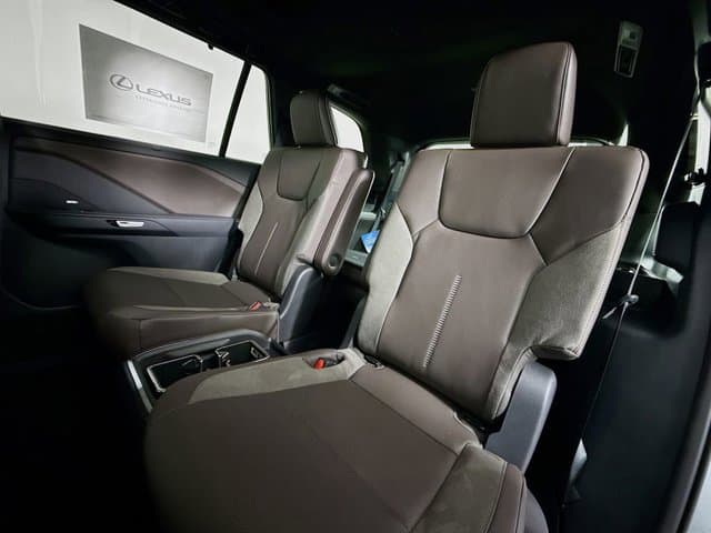 2026 LEXUS TX 350 - Image 17