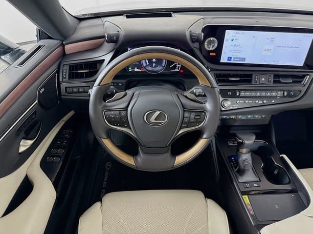2025 LEXUS ES 300h - Image 23