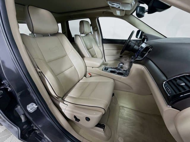 2020 Jeep Grand Cherokee - Image 30