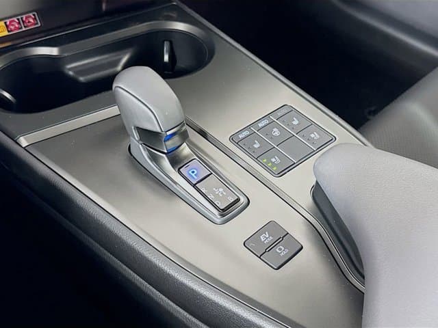 2026 LEXUS UX HYBRID - Image 15