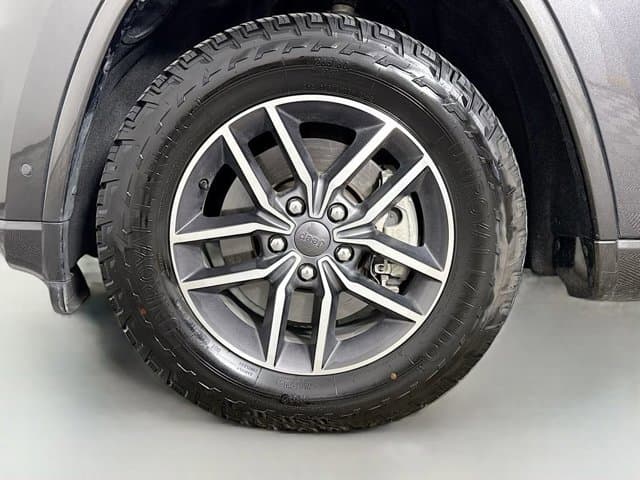 2020 Jeep Grand Cherokee - Image 33