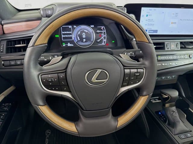 2025 LEXUS ES 300h - Image 11