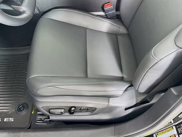 2025 LEXUS ES 350 - Image 19