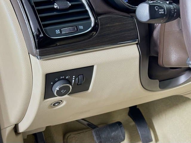 2020 Jeep Grand Cherokee - Image 10