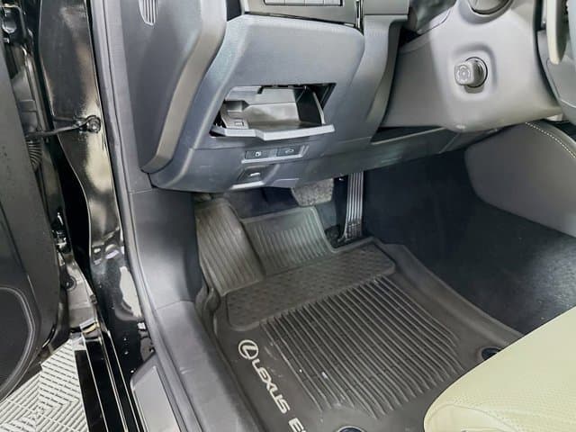 2025 LEXUS ES 300h - Image 10