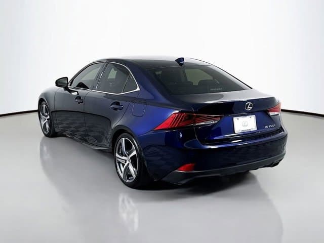 2017 LEXUS IS 200t - Image 7