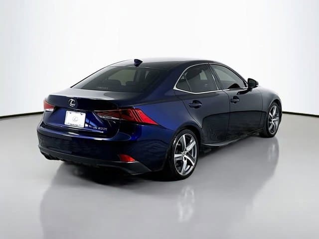 2017 LEXUS IS 200t - Image 5