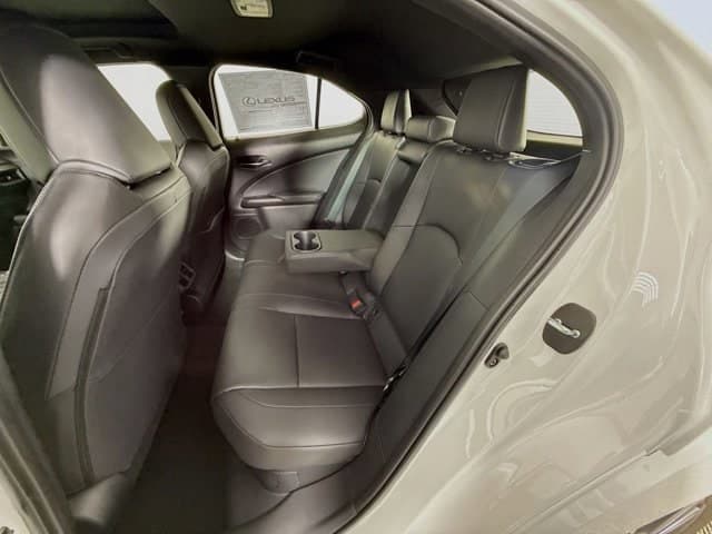2026 LEXUS UX HYBRID - Image 17