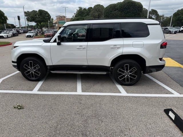 2025 LEXUS GX 550 - Image 7