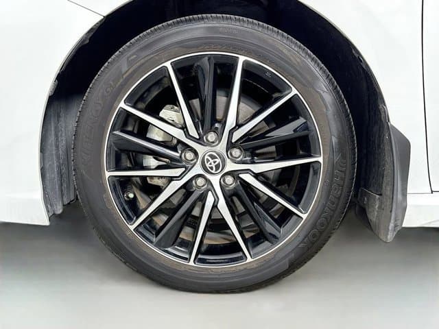 2024 Toyota Camry Hybrid - Image 32