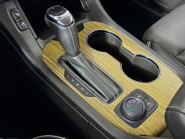 2018 GMC Acadia - Image 17