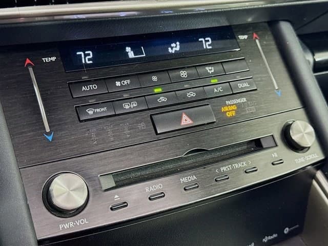 2017 LEXUS IS 200t - Image 15