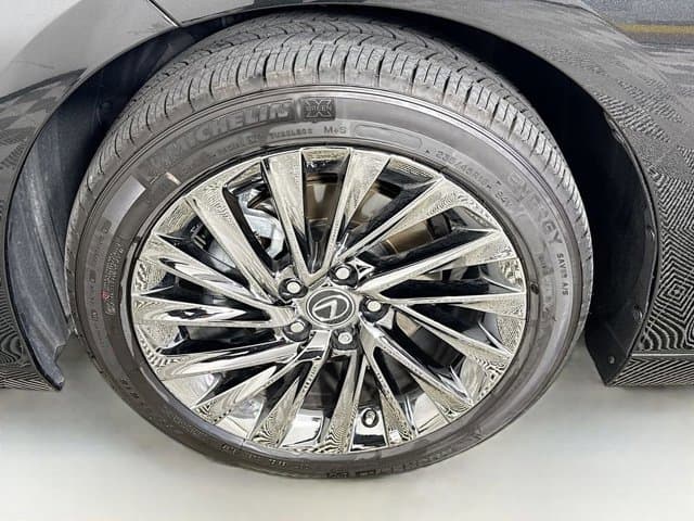 2025 LEXUS ES 300h - Image 32