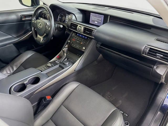 2017 LEXUS IS 200t - Image 29