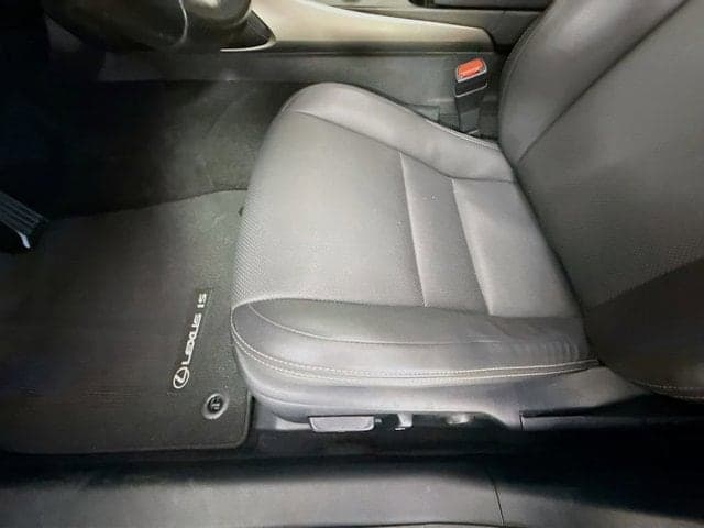 2017 LEXUS IS 200t - Image 18