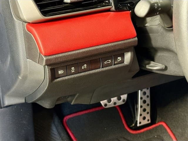 2025 Toyota Camry - Image 10