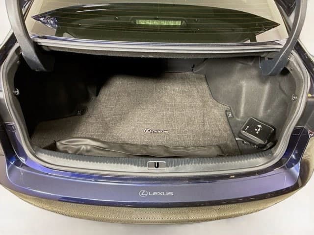 2017 LEXUS IS 200t - Image 26