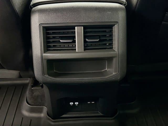 2023 Volkswagen Atlas Cross Sport - Image 27