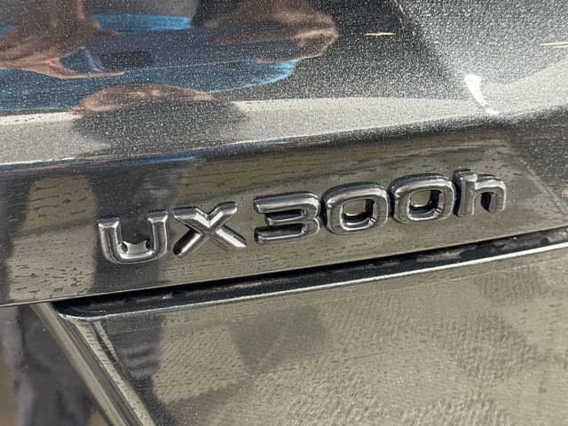 2026 LEXUS UX HYBRID - Image 21