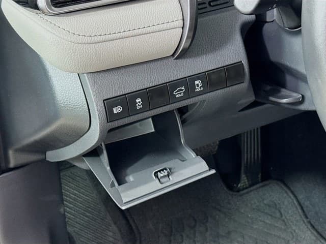 2024 Toyota Camry Hybrid - Image 10