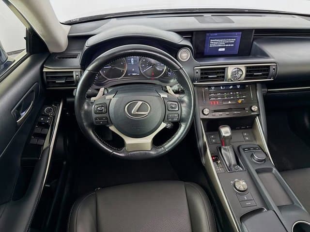 2017 LEXUS IS 200t - Image 22