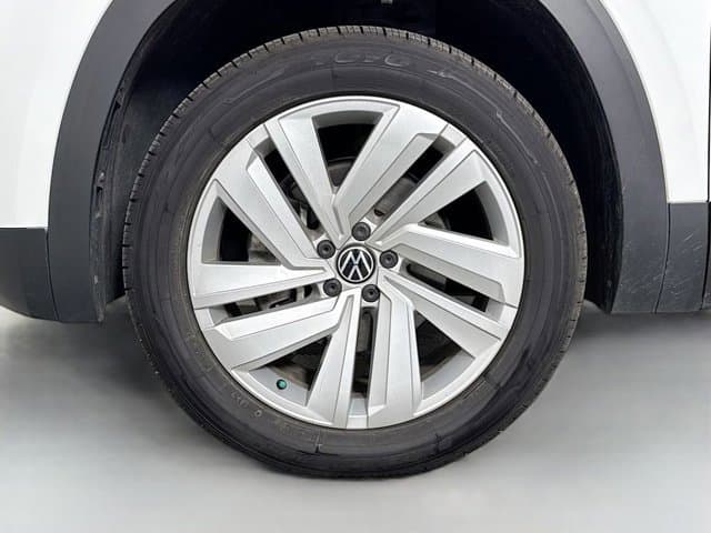 2023 Volkswagen Atlas Cross Sport - Image 33