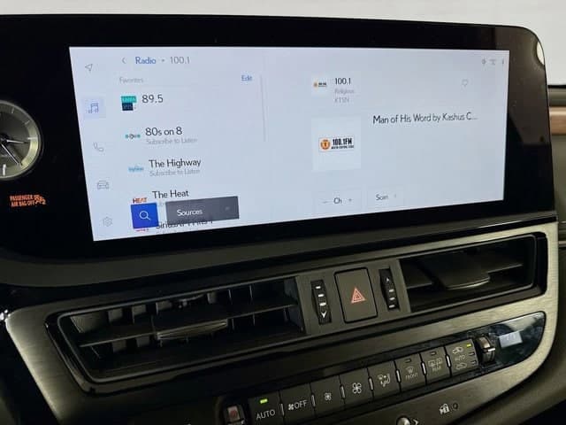 2025 LEXUS ES 300h - Image 15