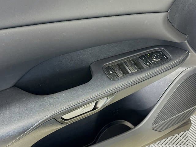 2025 LEXUS RX 350 - Image 17