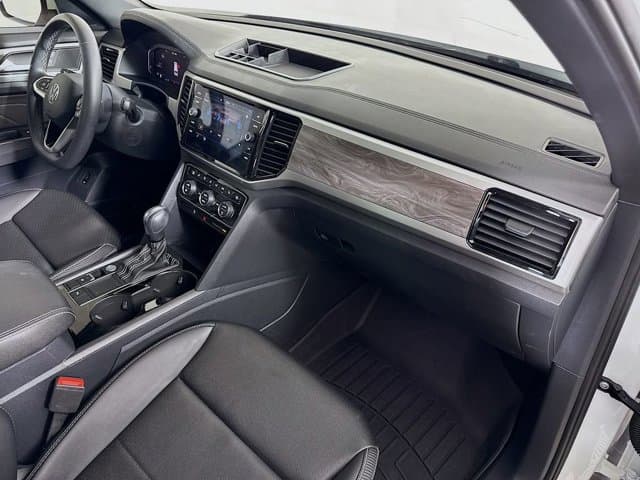 2023 Volkswagen Atlas Cross Sport - Image 31