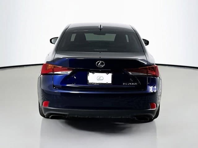 2017 LEXUS IS 200t - Image 6