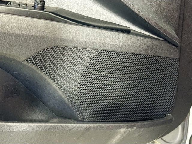 2025 Toyota Camry - Image 19