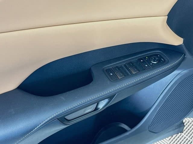 2025 LEXUS RX 350 - Image 17