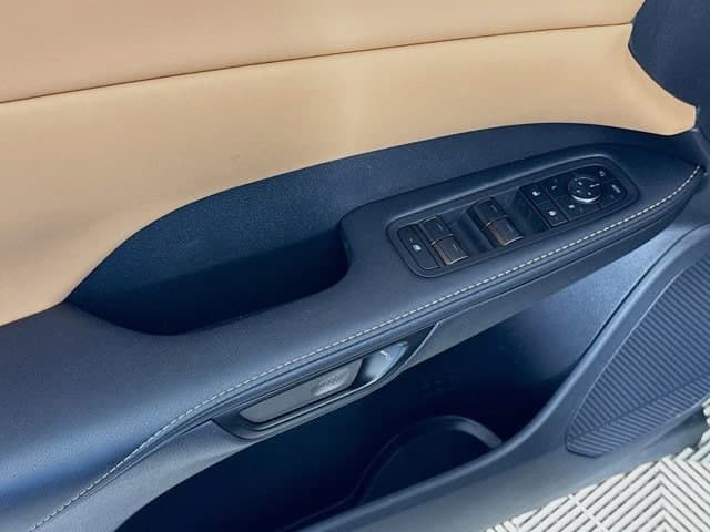 2025 LEXUS RX 350 - Image 18