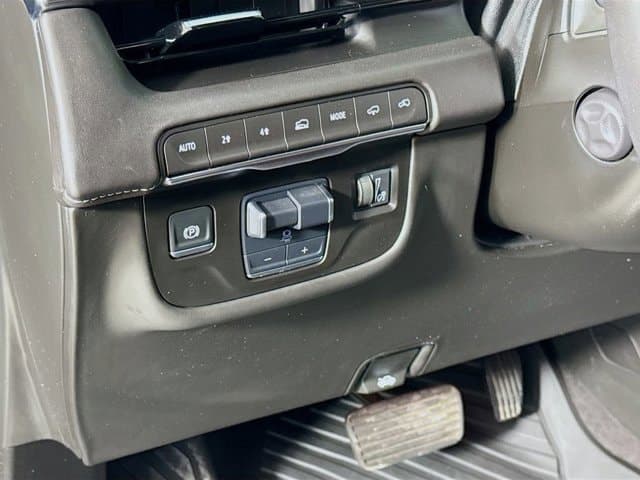 2024 CADILLAC Escalade ESV - Image 9