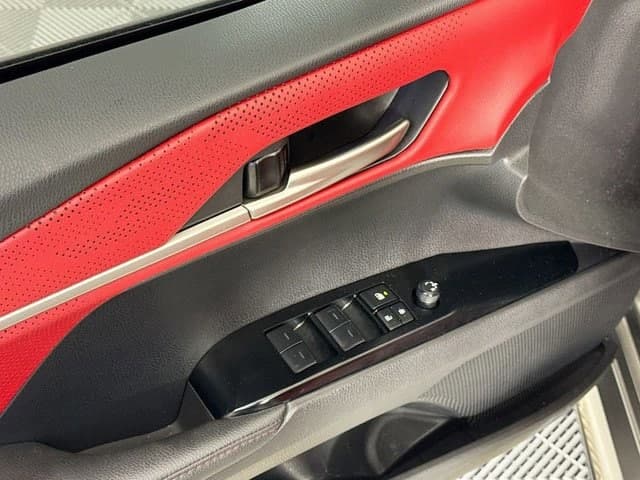 2025 Toyota Camry - Image 18