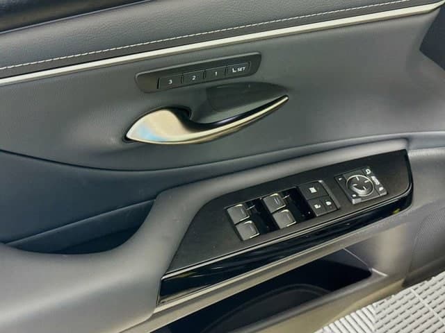 2025 LEXUS ES 350 - Image 17