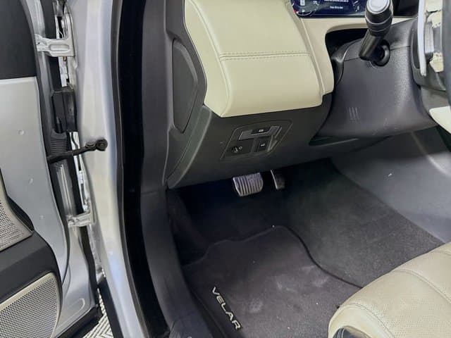 2020 Land Rover Range Rover Velar - Image 10