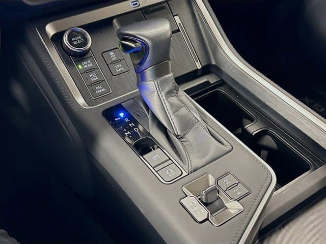 2024 LEXUS GX 550 - Image 17