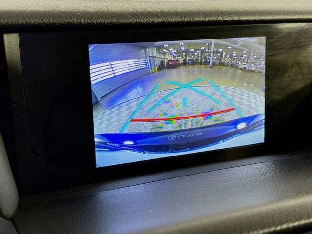 2017 LEXUS IS 200t - Image 13