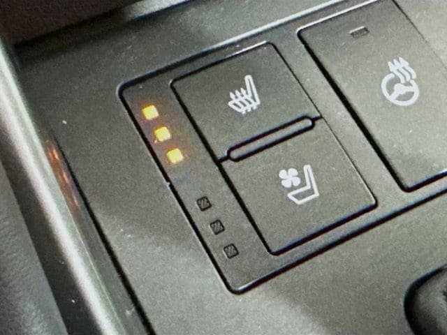 2023 LEXUS IS 350 - Image 18