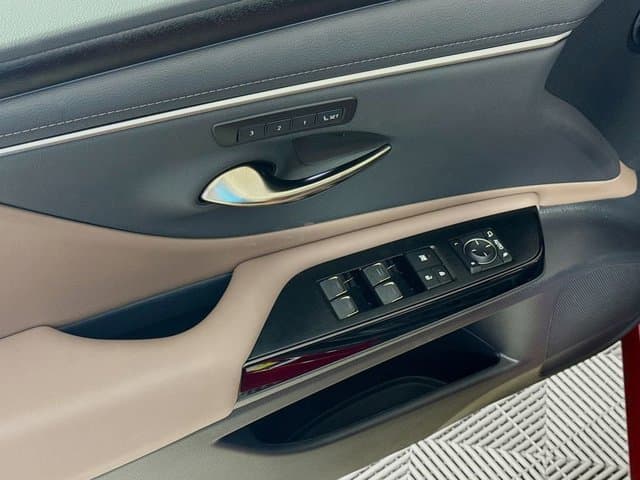 2025 LEXUS ES 350 - Image 17