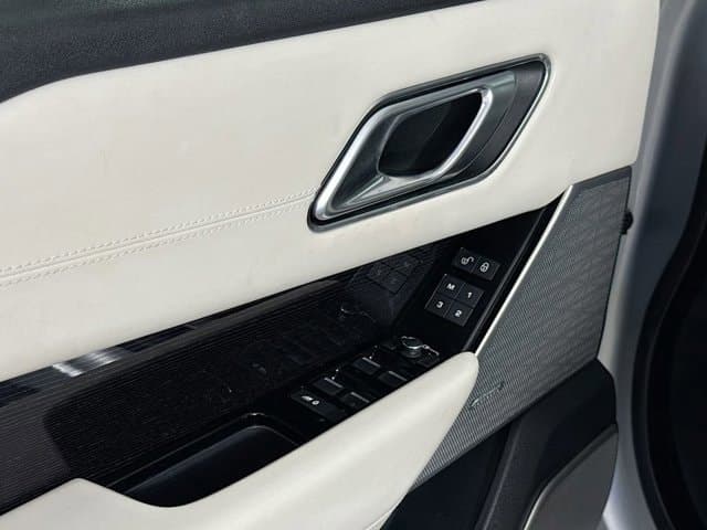 2020 Land Rover Range Rover Velar - Image 18