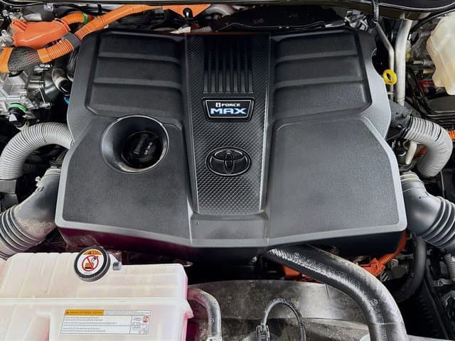 2024 Toyota Sequoia - Image 32