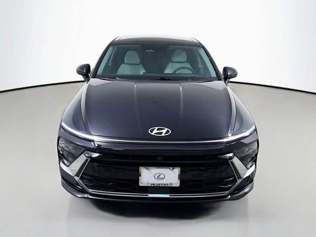 2024 Hyundai Sonata Hybrid - Image 2