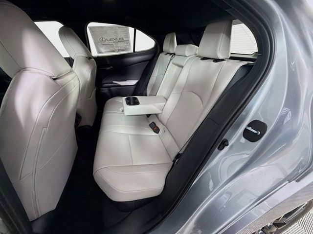 2026 LEXUS UX HYBRID - Image 17