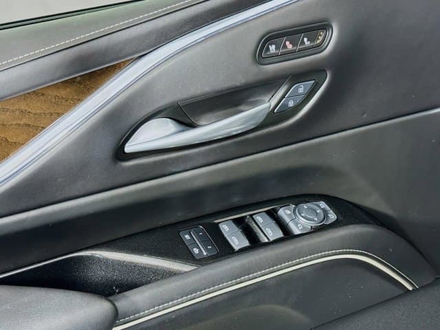 2024 CADILLAC Escalade ESV - Image 17