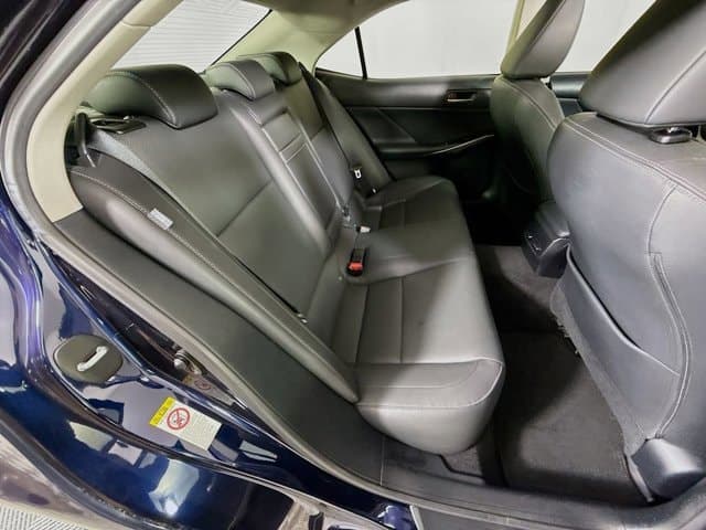 2017 LEXUS IS 200t - Image 27